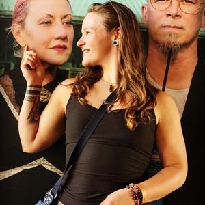 Meet your Posher, Becca